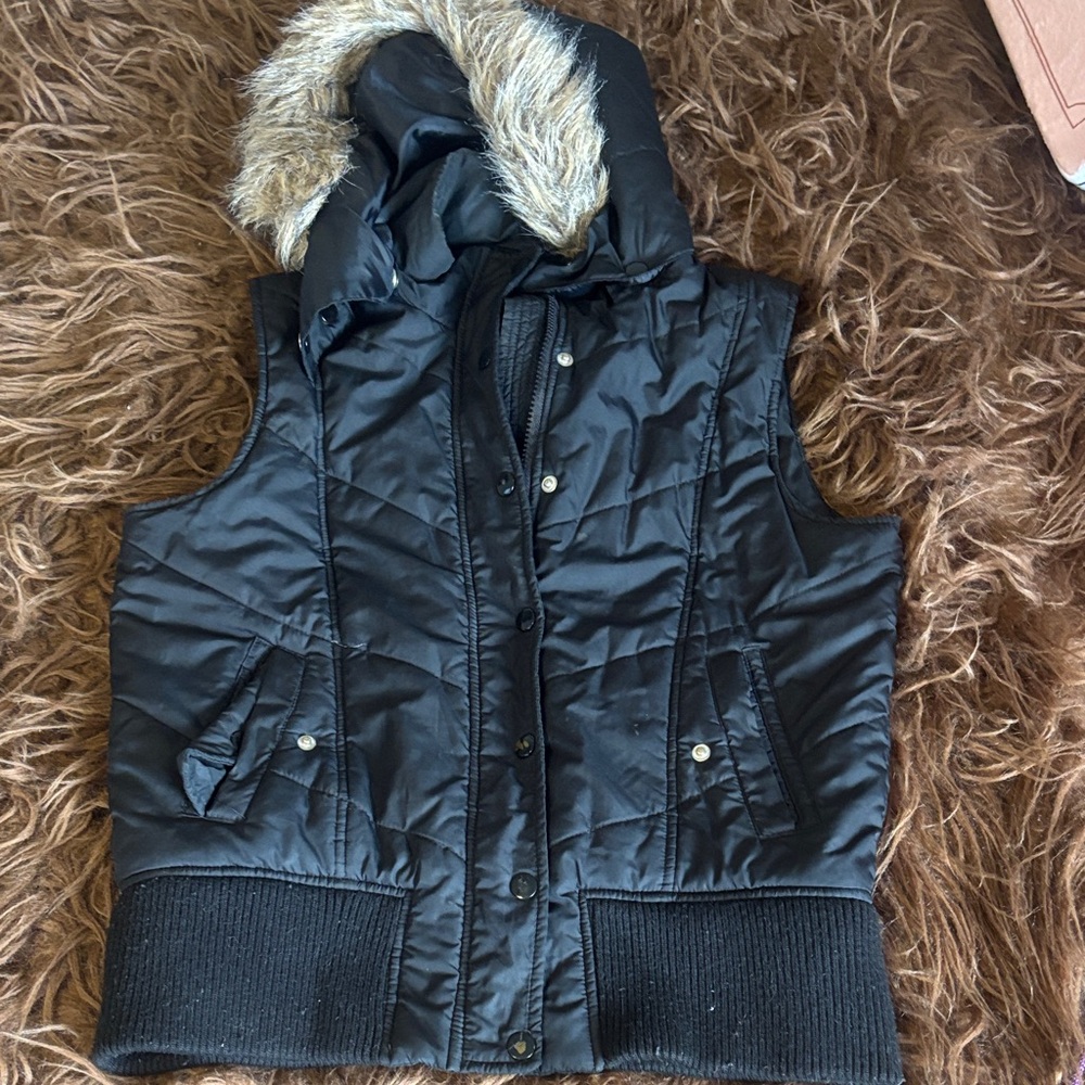 Finish Line Athletic 365 Black Puffer Vest with Faux Fur Hood. Large.